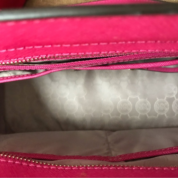 MICHAEL KORS HANDBAG WITH CROSSBODY STRAP   EUC - Picture 7 of 14